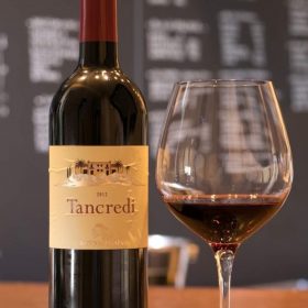 日本ソムリエ協会認定ソムリエが料理に合わせたドリンクペアリングをアルコール、ノンアルコールで3グラスから7グラスまでご用意致します。